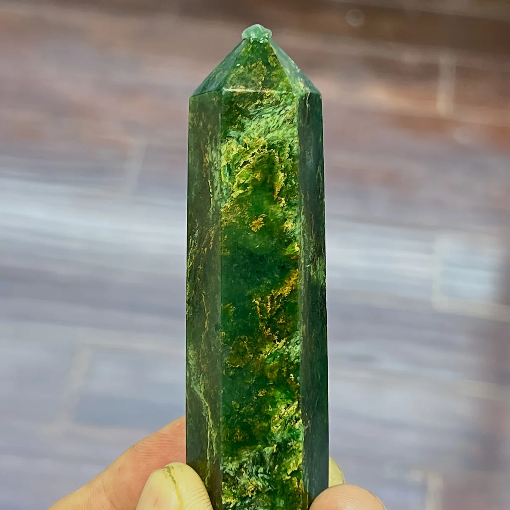 Natural Emerald Crystal Tower — Single Point Healing Stone for Home Decor